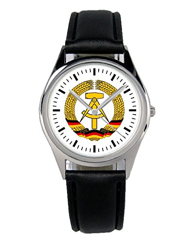 KIESENBERG Armbanduhr DDR Geschenk Artikel Idee Fan Damen Herren Unisex Analog Quartz Lederarmband Uhr 36mm Durchmesser B-1171 von KIESENBERG