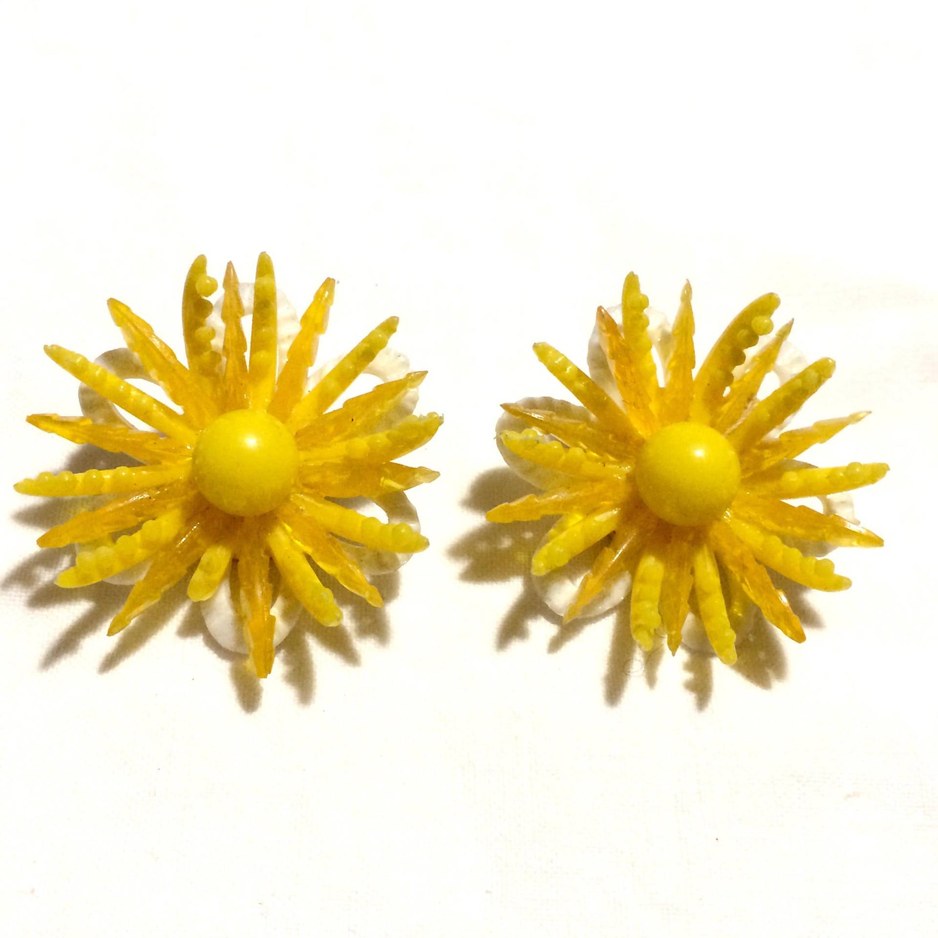 1960Er Gelbe Sternblumen Ohrclips 1960Er Gelbe Sternblumen Ohrclips von KIKINASU