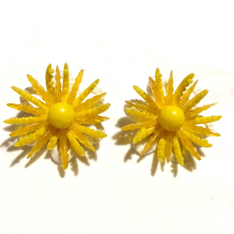 1960Er Gelbe Sternblumen Ohrclips 1960Er Gelbe Sternblumen Ohrclips von KIKINASU