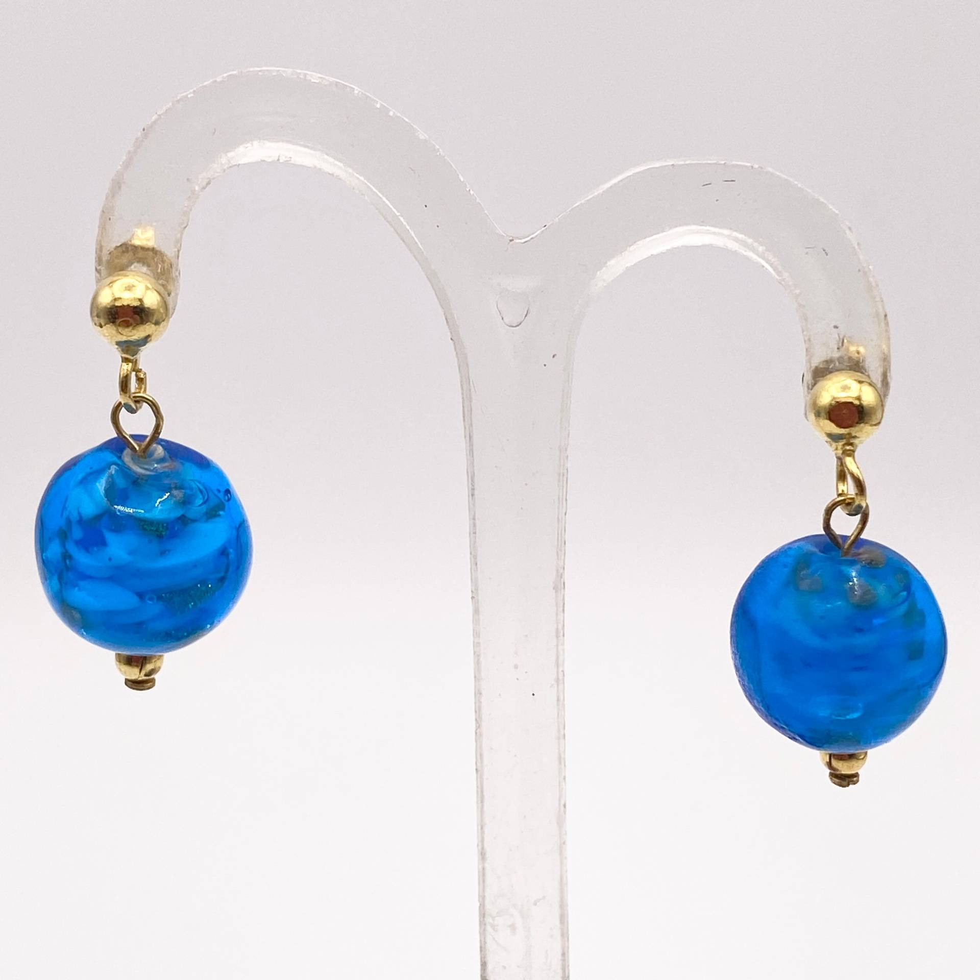 Blaue Kugelohrringe Aus Der Upcycled Jewelry Collection Blaue Kugelohrringe Aus Der Upcycled Jewelry Collection von KIKINASU