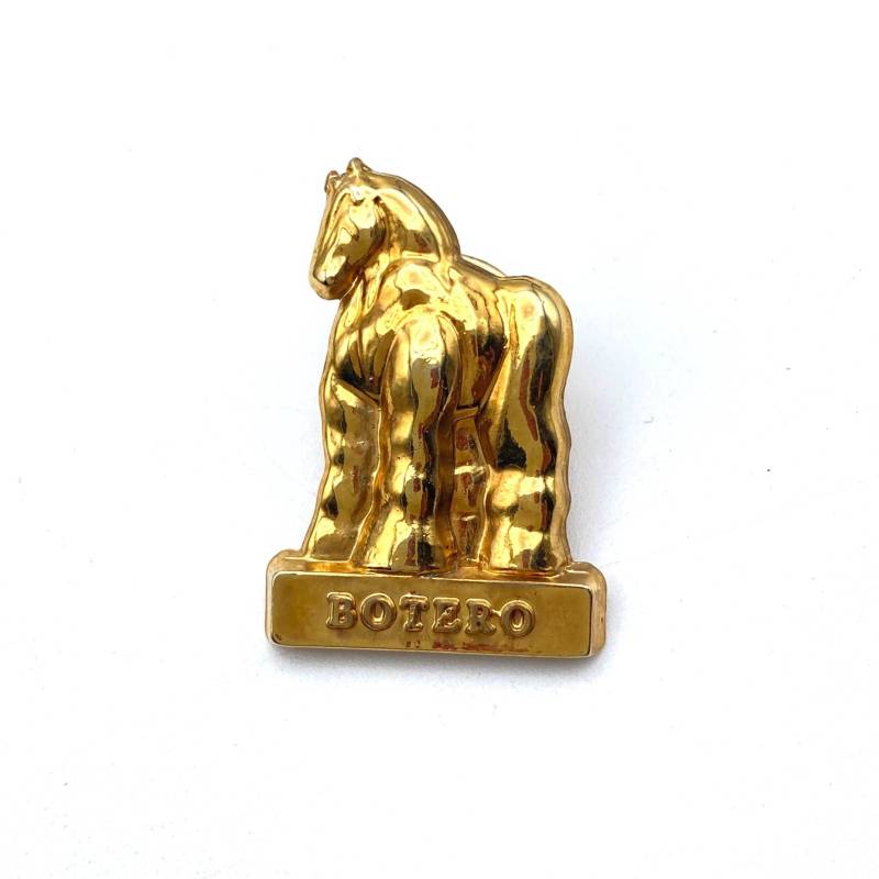 Botero Goldene Pferdenadeln Aus Metall Botero Goldene Pferdenadeln Aus Metall von KIKINASU
