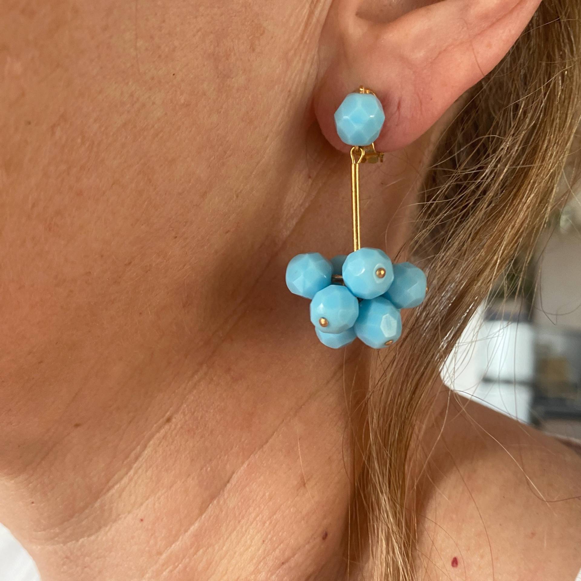 Ohrclips in Gold Und Türkisblau Ohrclips in Gold Und Türkisblau von KIKINASU
