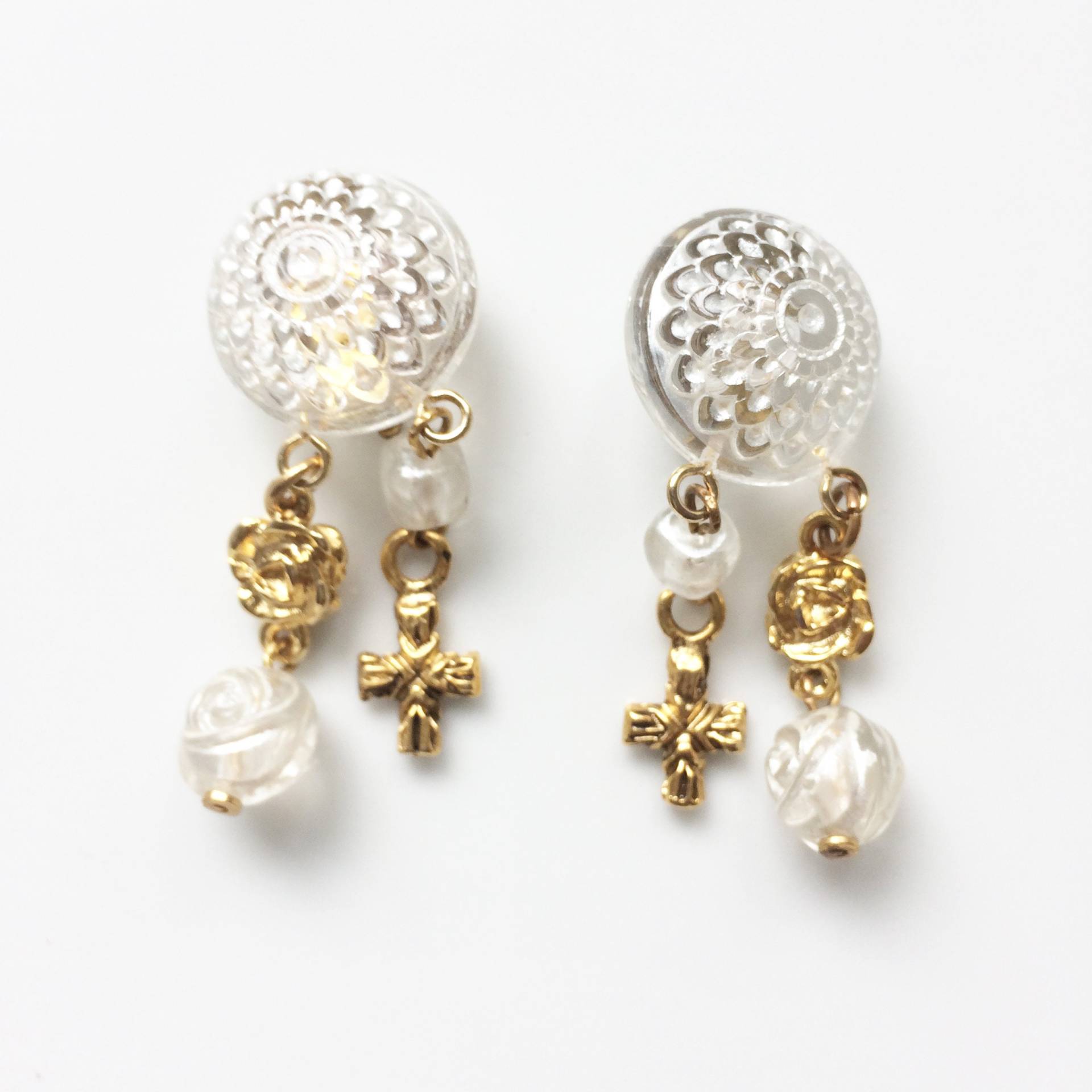 Sehr Leichte Und Baumelnde Ohrclips Aus Harz in 2 Farben Zur Auswahl von KIKINASU