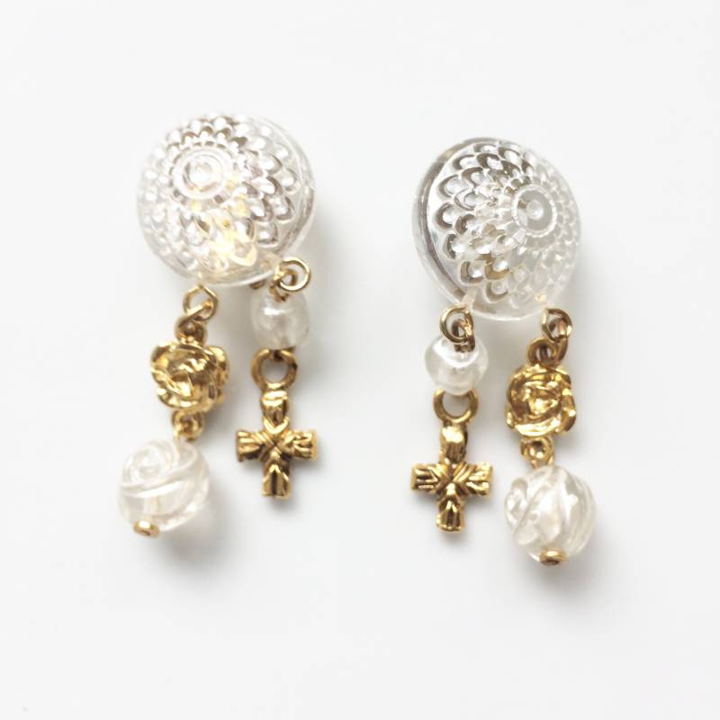 Sehr Leichte Und Baumelnde Ohrclips Aus Harz in 2 Farben Zur Auswahl von KIKINASU