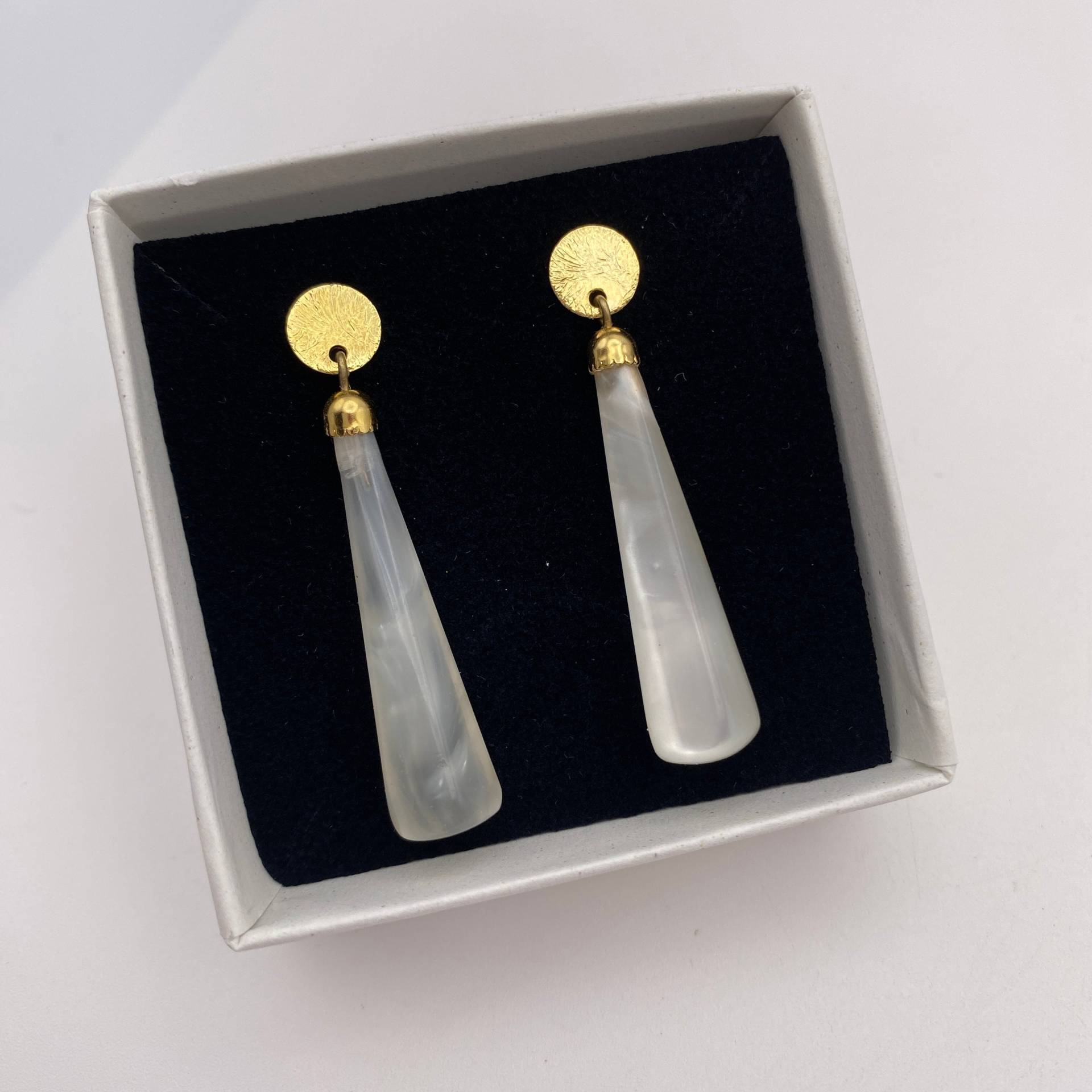 Tropfenohrringe Im Art Deco-stil Aus Der Kikinasu-Kollektion Tropfenohrringe Im Art Deco-stil Aus Der Kikinasu-Kollektion von KIKINASU