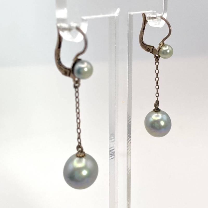 Vintage-Ohrhänger Aus Silber Und Grauen Perlen Mit Schläferverschluss Vintage-Ohrhänger Aus Silber Und Grauen Perlen Mit Schläferverschluss von KIKINASU