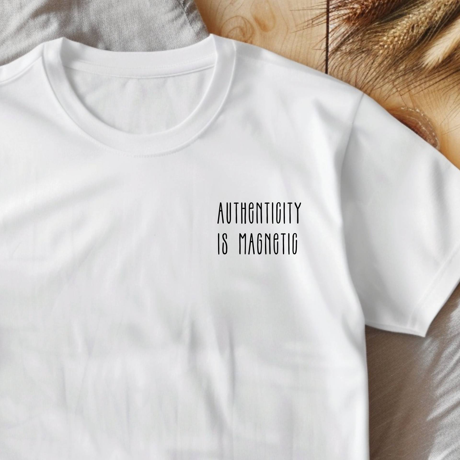 Nachhaltiges Unisex T-Shirt Aus Bio-Baumwolle | Fair Trade Lustiger Statement Print Umweltfreundlich Nachhaltiges Unisex T-Shirt Aus Bio-Baumwolle | Fair Trade Lustiger Statement Print Umweltfreundlich von KINDDEEDSdesign