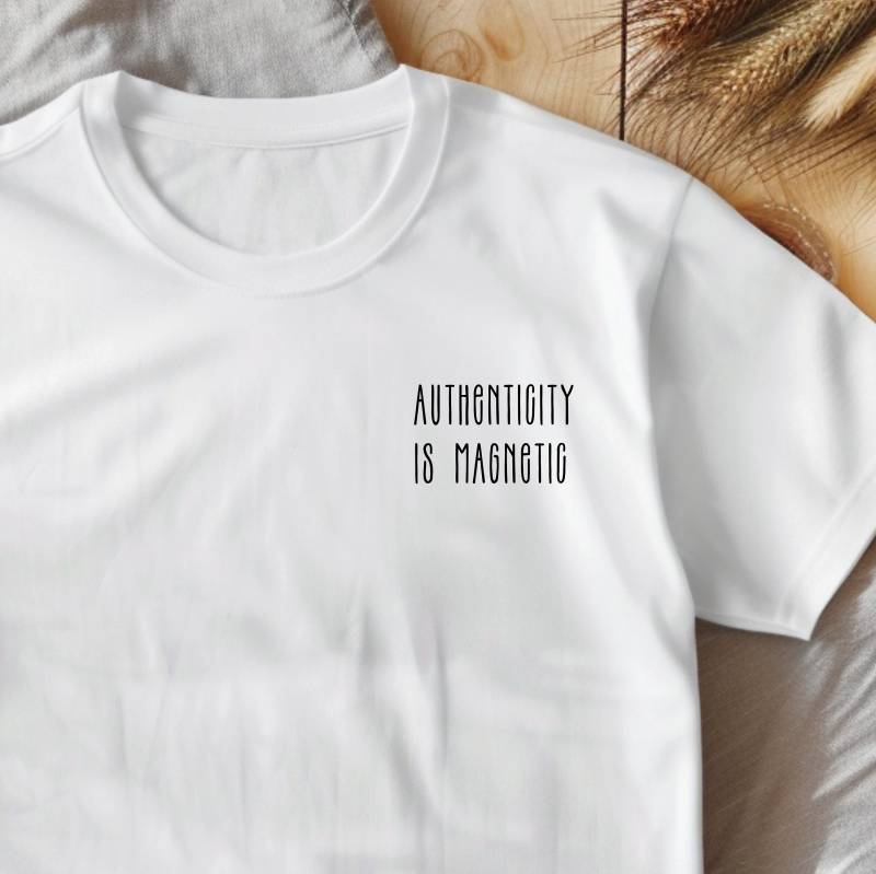 Nachhaltiges Unisex T-Shirt Aus Bio-Baumwolle | Fair Trade Lustiger Statement Print Umweltfreundlich Nachhaltiges Unisex T-Shirt Aus Bio-Baumwolle | Fair Trade Lustiger Statement Print Umweltfreundlich von KINDDEEDSdesign