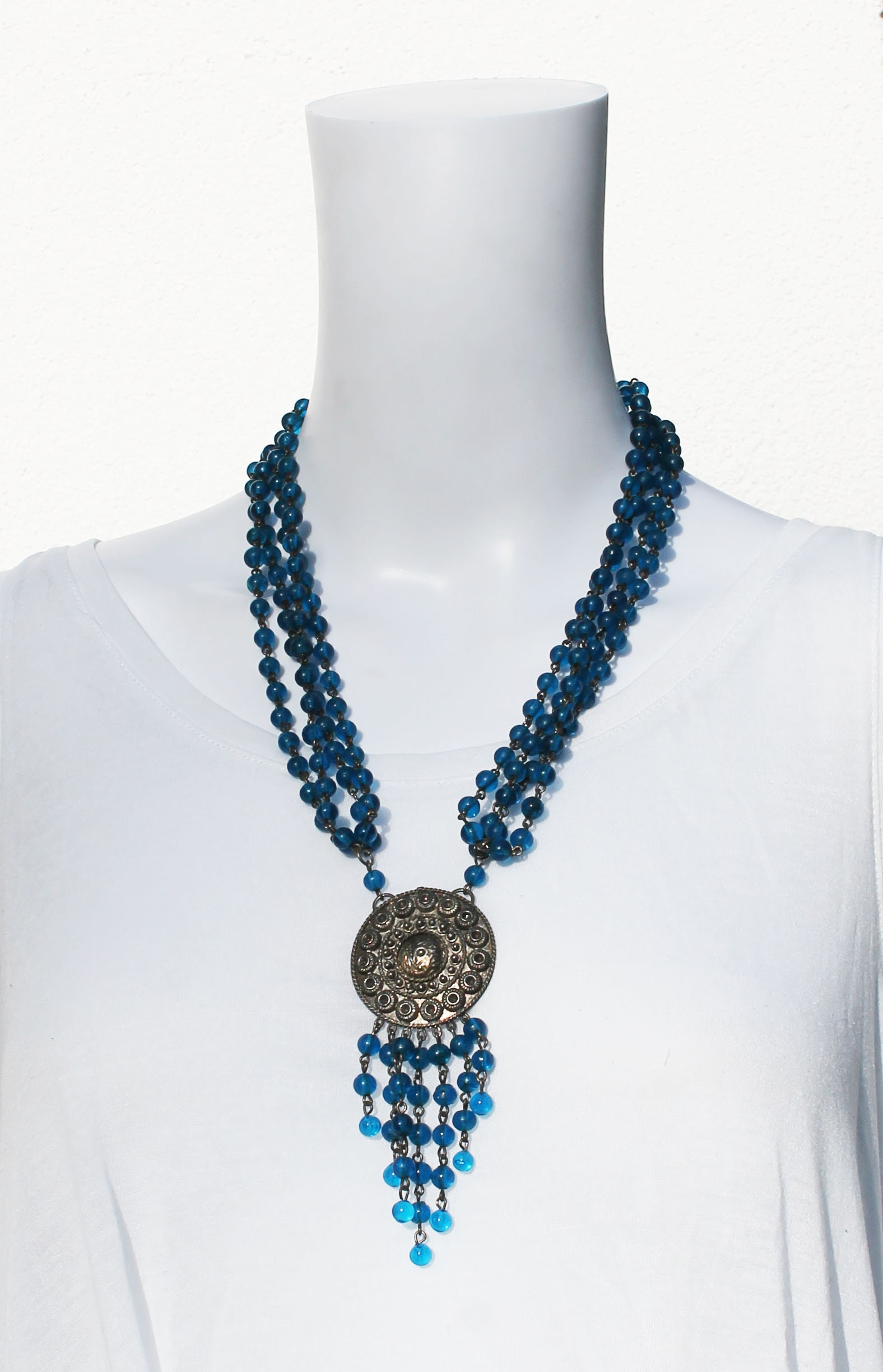 1980 Chaplet/Vintage Pearl Necklace With Blue Glas Beads & Metal Pendant 80S Necklet von KITSCHSCHICK