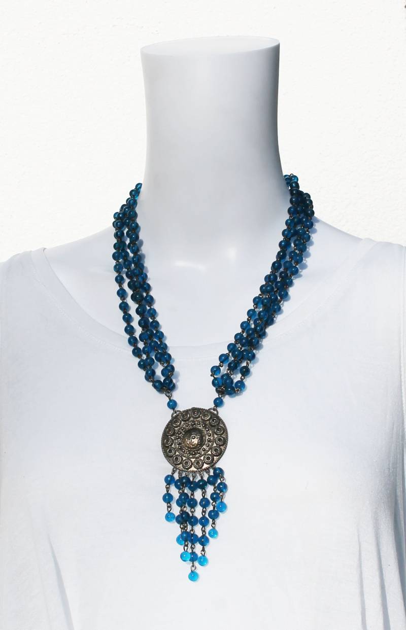 1980 Chaplet/Vintage Pearl Necklace With Blue Glas Beads & Metal Pendant 80S Necklet 1980 Chaplet/Vintage Pearl Necklace With Blue Glas Beads & Metal Pendant 80S Necklet von KITSCHSCHICK