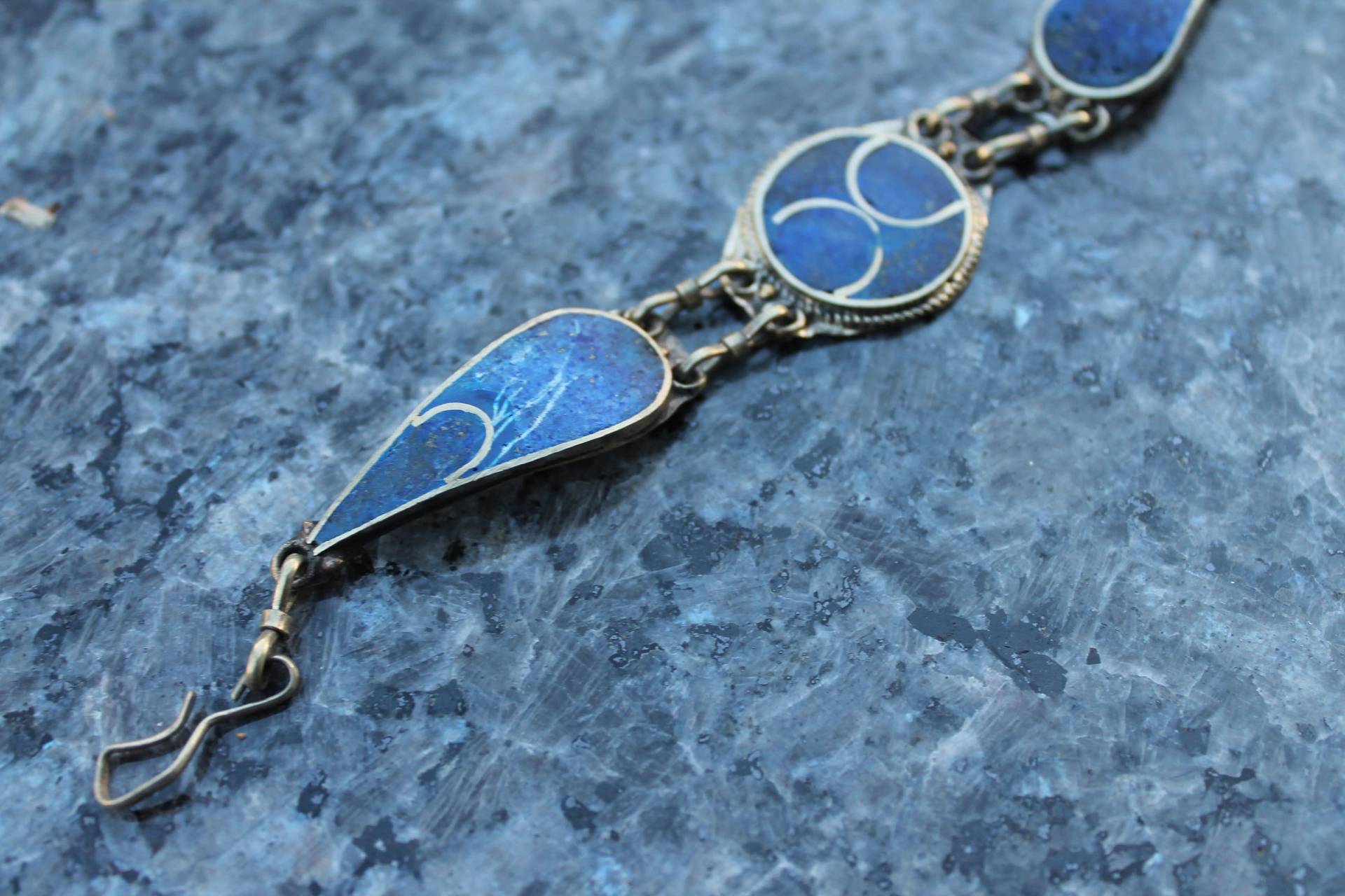 Nickel Silver Bracelet With Beautiful Lapis Lazuli Marquetry/White Copper Arm Band Gemstone Inlay German Manacle Ornament von KITSCHSCHICK