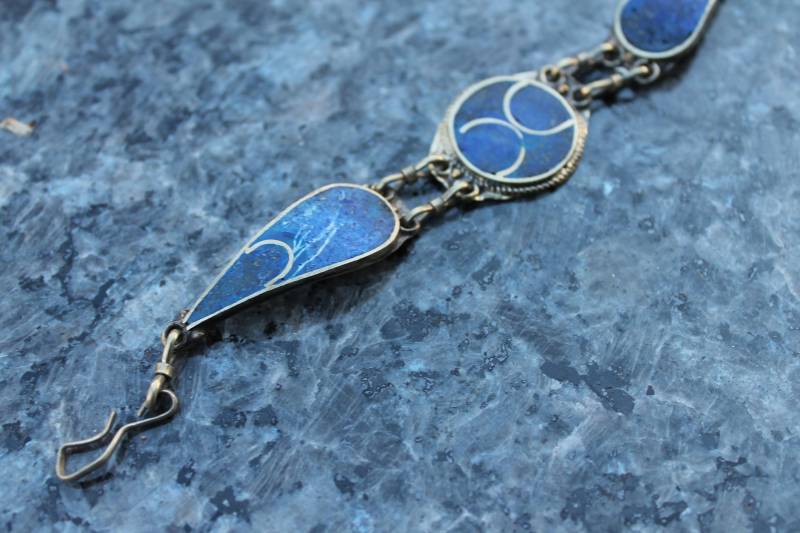 Nickel Silver Bracelet With Beautiful Lapis Lazuli Marquetry/White Copper Arm Band Gemstone Inlay German Manacle Ornament Nickel Silver Bracelet With Beautiful Lapis Lazuli Marquetry/White Copper Arm Band Gemstone Inlay German Manacle Ornament von KITSCHSCHICK