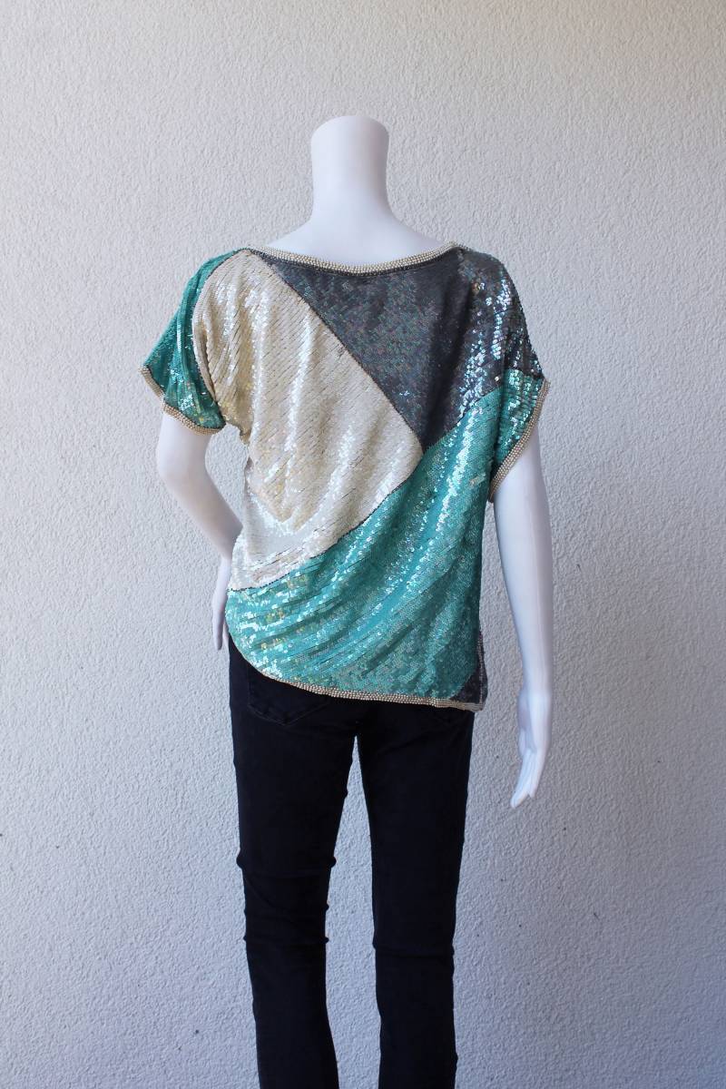 Vintage Asymmetrical Sequin Shirt in Turquoise Grey & Dark White Beads/ 1980S Blouse/80S Asymmetric Top 80Er Pailletten von KITSCHSCHICK