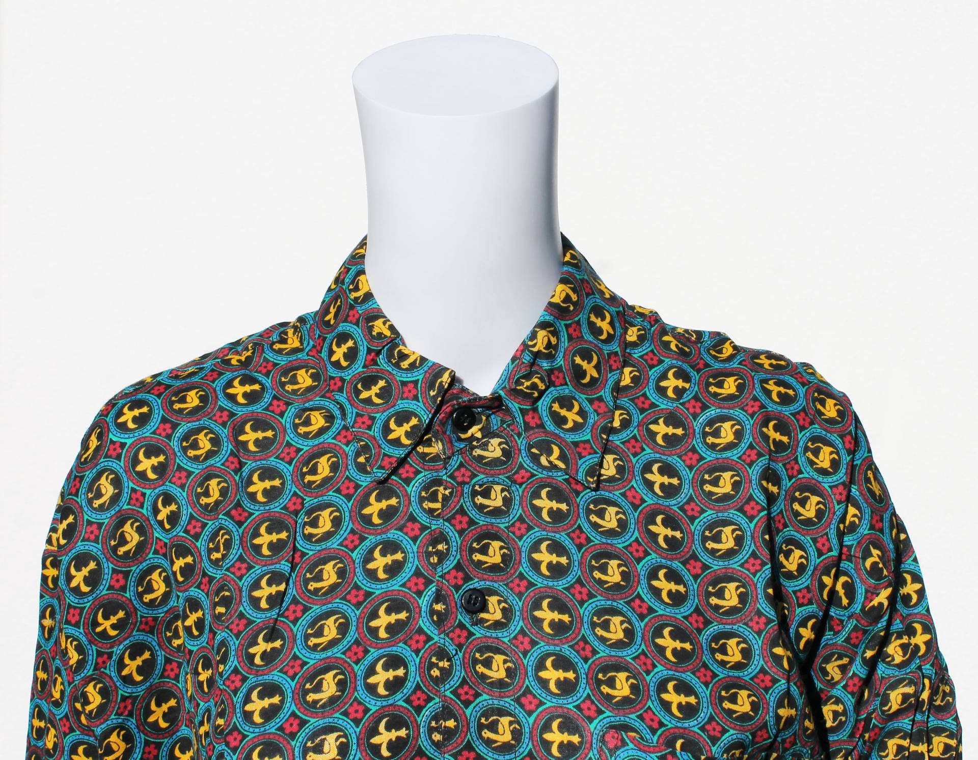 Vintage Buttoned Shirt With Colourfull Pattern/1980S Blue Green Yellow Red Fantasy Animal Print Semi-Spread Collar 80Er Hemd von KITSCHSCHICK