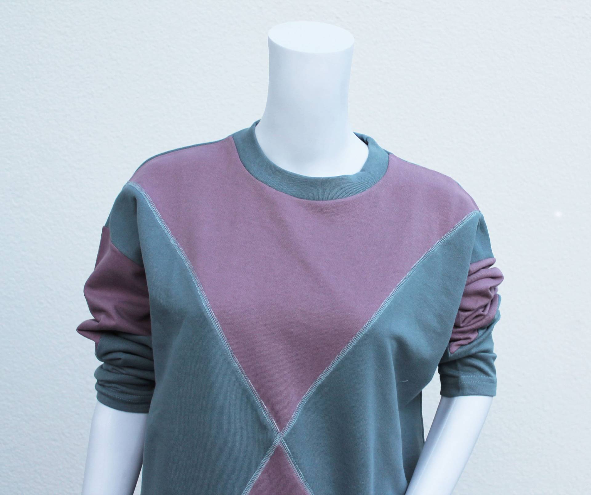 Vintage Pullover in Pigeon Blue & Old Pink/80S Wide Sweater Dark Pastel Colours 1990S Slipover Triangular Triangle Pulli von KITSCHSCHICK