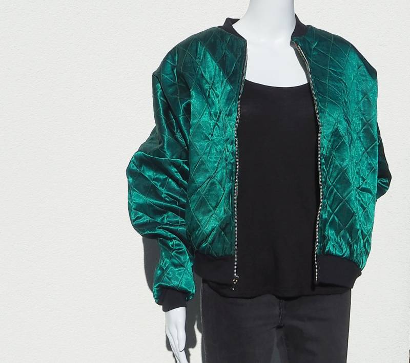 Vintage Reversible Bomber Jacket/80Er Wendejacke Fledermausjacke 1980 Grüne Jacke Steppmuster Retro Bomberjacke Fledermausschnitt Vintage Reversible Bomber Jacket/80Er Wendejacke Fledermausjacke 1980 Grüne Jacke Steppmuster Retro Bomberjacke Fledermausschnitt von KITSCHSCHICK