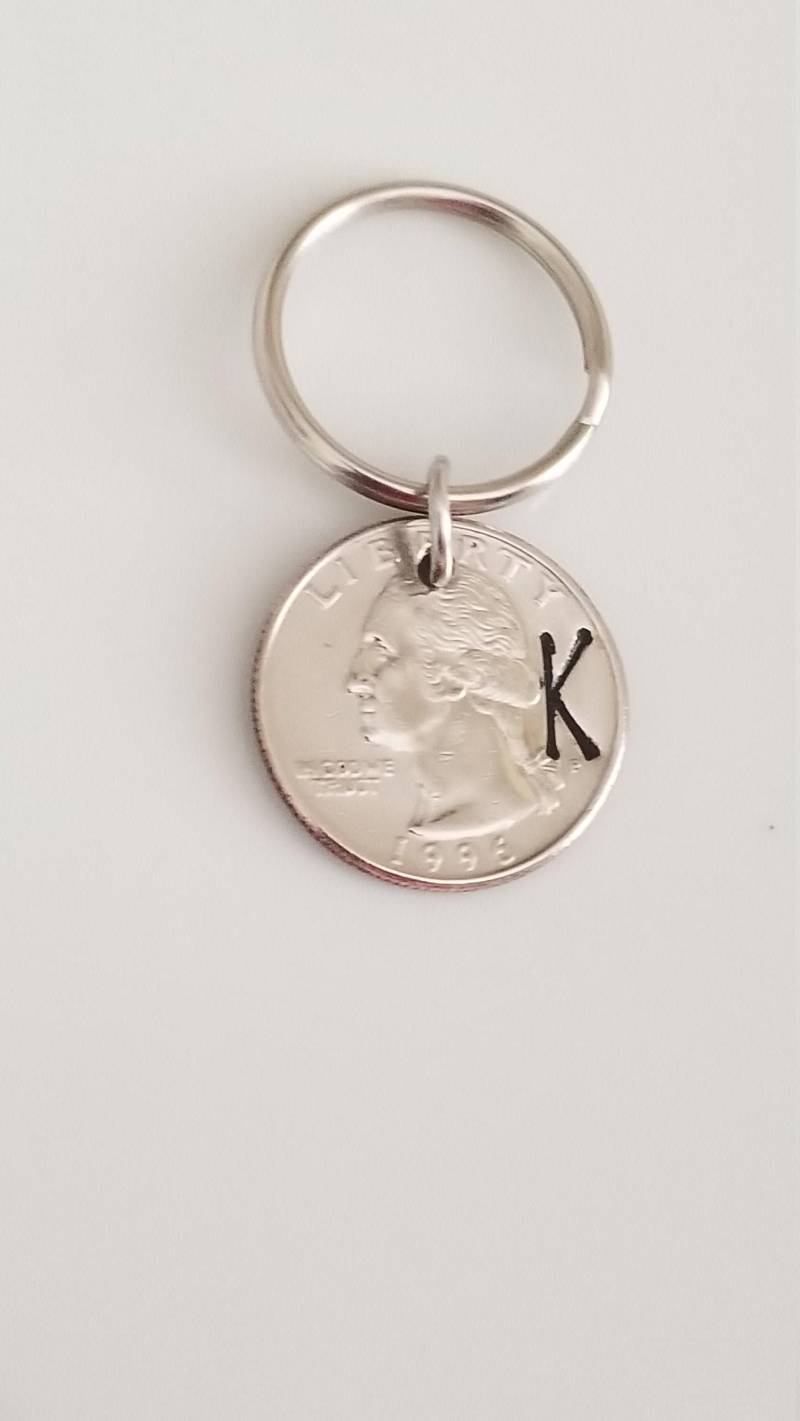 Individuell, Auf Bestellung Gefertigt Wählen Sie Ihr Jahr | Hand Stempel Viertel Schlüsselanhänger Münzzubehör Einzigartiges Geschenk Individuell, Auf Bestellung Gefertigt Wählen Sie Ihr Jahr | Hand Stempel Viertel Schlüsselanhänger Münzzubehör Einzigartiges Geschenk von KJCoinJewelry