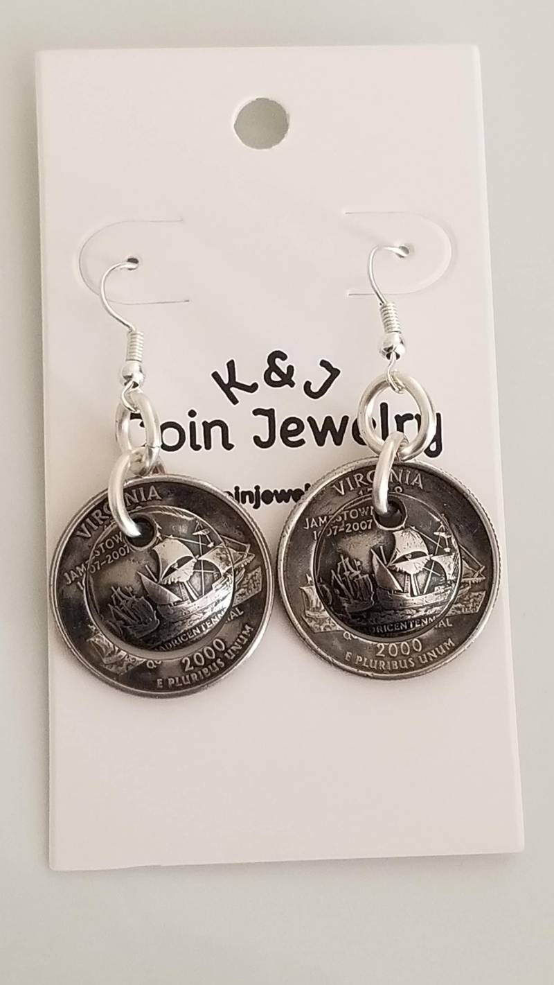 Virginia State Quarter Center Gelochte Creolen Münze Ohrringe | Handgemachte Einzigartiges Geschenk Münzschmuck Viertel Schmuck Virginia State Quarter Center Gelochte Creolen Münze Ohrringe | Handgemachte Einzigartiges Geschenk Münzschmuck Viertel Schmuck von KJCoinJewelry