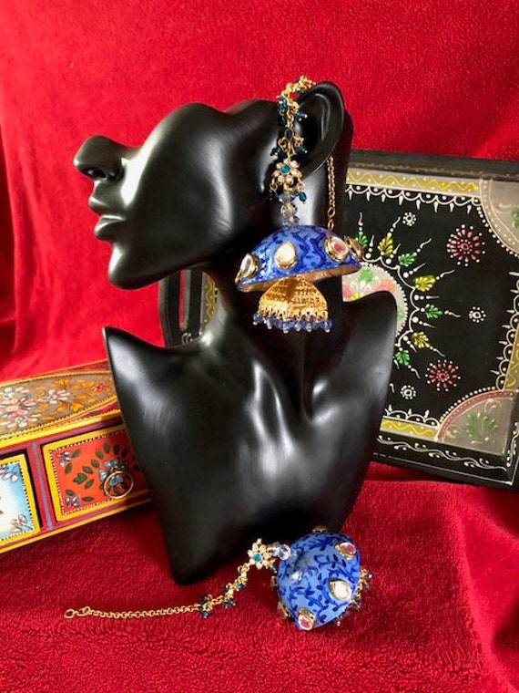 Große Blaue Panjabi Jhumka Mit Einer Passenden Kleiner Platz Khunda Edelsteine Große Blaue Panjabi Jhumka Mit Einer Passenden Kleiner Platz Khunda Edelsteine von KJDJewellers