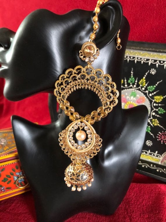 Lange Vergoldete Ohrringe Mit Einer Kleinen Gold Jhumka Einem Sahara Lange Vergoldete Ohrringe Mit Einer Kleinen Gold Jhumka Einem Sahara von KJDJewellers