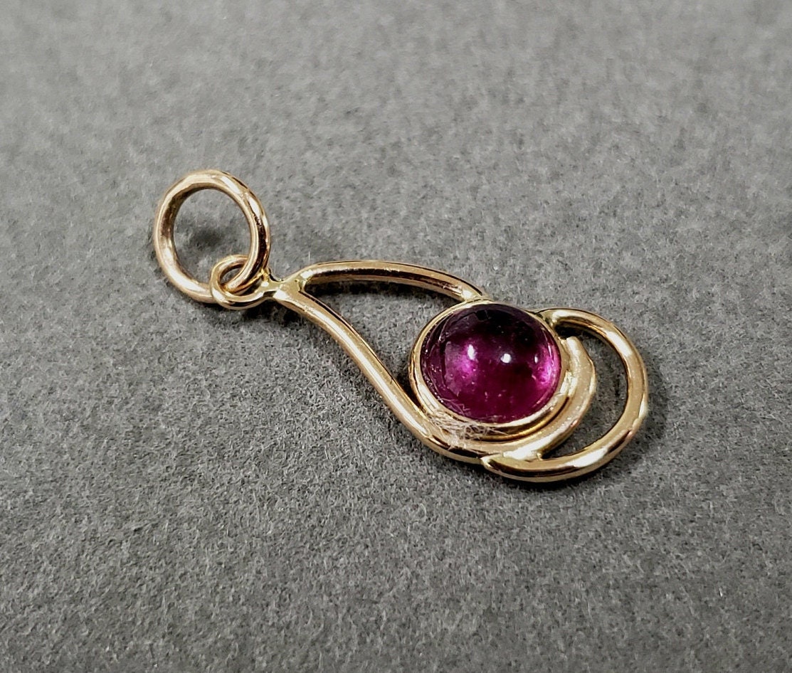 14K Gold Pink Turmalin Anhänger, Cabochon Satte Farbe, Halskette Zubehör, Zierliche Accessoires, Natürlicher von KJEWELRYACCESSORIES