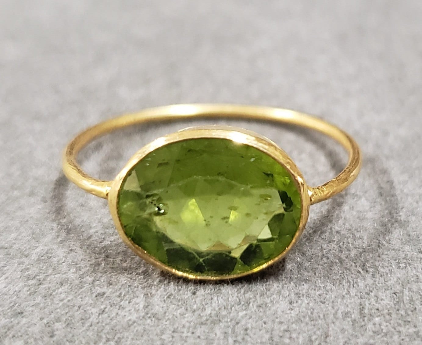 18K Gold Statement Grüner Peridot Ring Für Frauen & Mädchen Mit Fassung, Große Größe Peridot, Schmuck, Ovaler Ring, Valentinstag Geschenk von KJEWELRYACCESSORIES