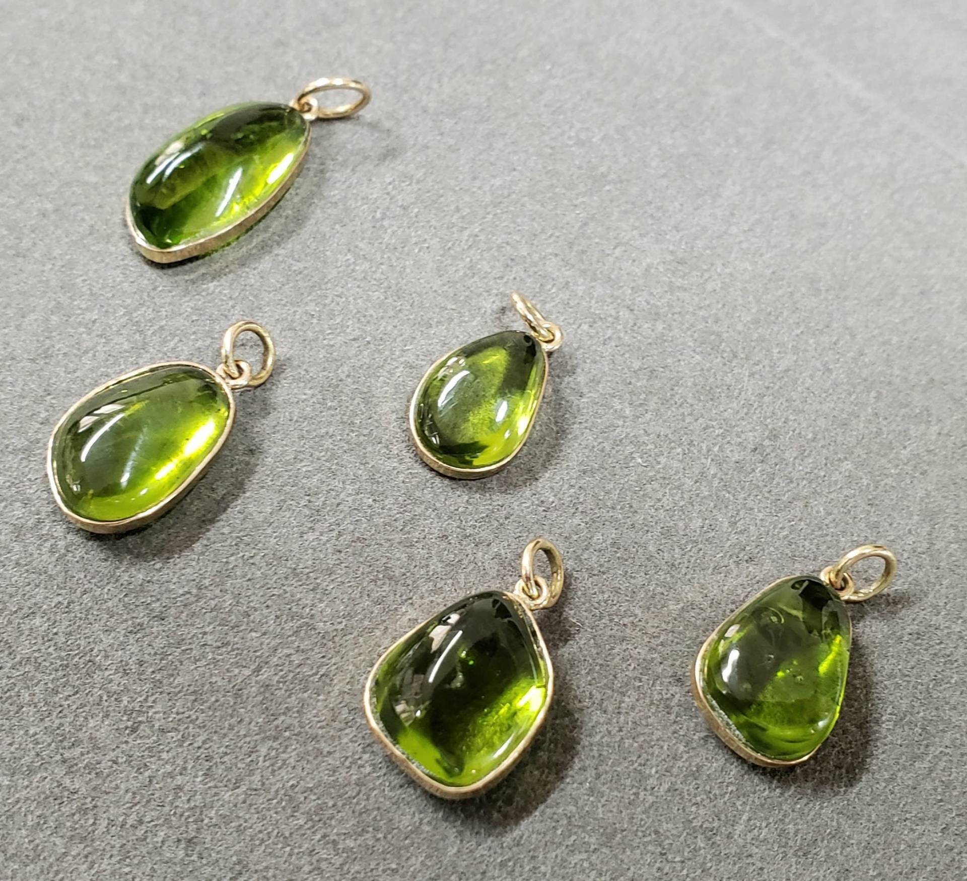 Natürlicher Peridot 14K Gold Anhänger, Große Größe Edelstein, Einschluss Basiert, Freie Optionen Verfügbar, Tumble von KJEWELRYACCESSORIES