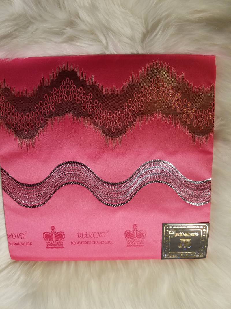 Neues Paket Aus Aso-Oke African Sego Headtie Material, Rosa Mit Gold & Silber Designs, Diamon Crow Marke Neues Paket Aus Aso-Oke African Sego Headtie Material, Rosa Mit Gold & Silber Designs, Diamon Crow Marke von KJsHandmade