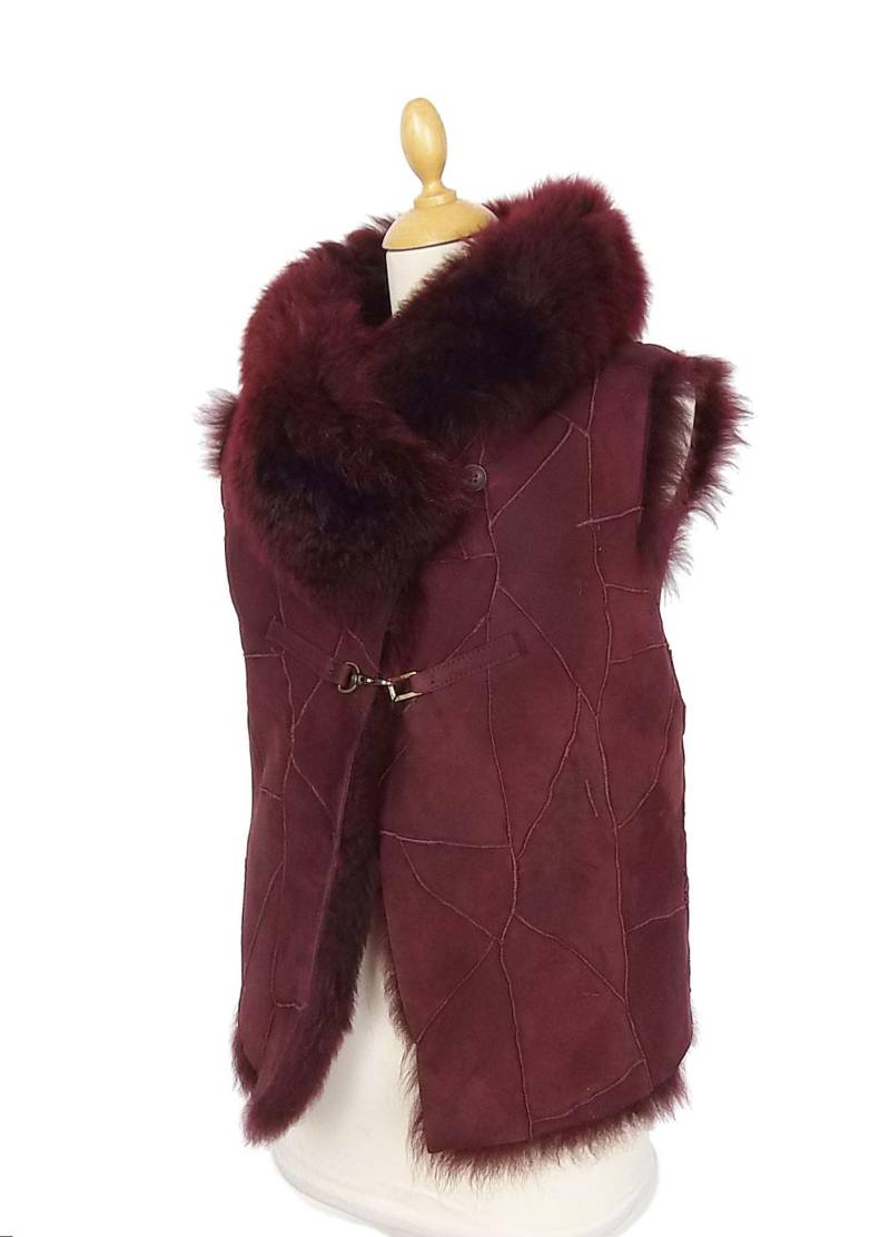 Kurze Lammfellweste in Weinrot, Gr. 38 von KKDafis