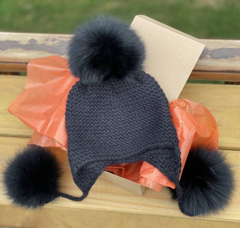 100% Kaschmir Chunky Beanie Hut Pelz Pompoms - Trapper Handgemachte Strickmütze-Schwarzfuchs Pom Pom-Super Soft-Frauen/Kinder Wintermütze von KKHATS