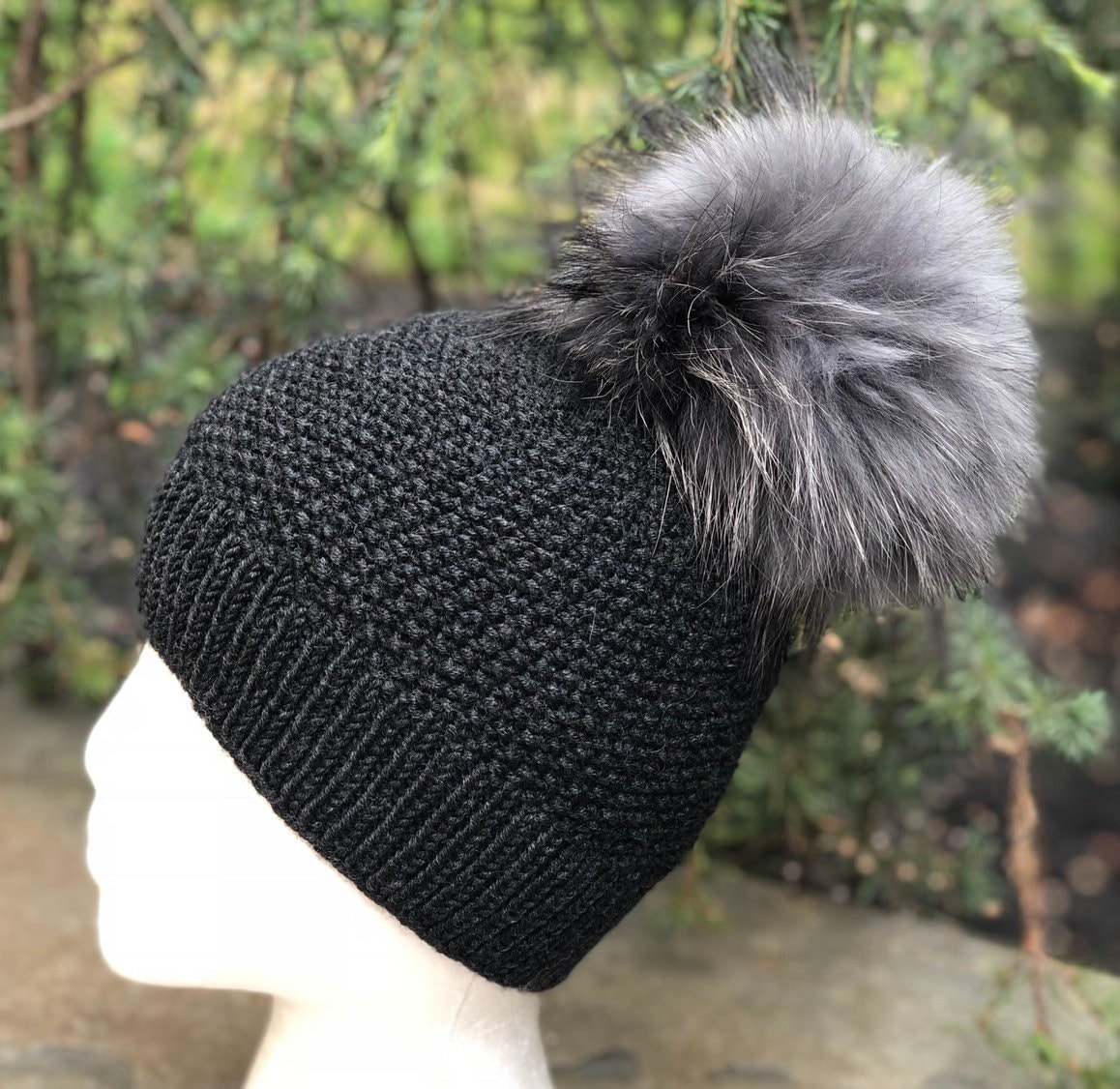 Chunky Beanie Pelz Bommelmütze - 100 % Wolle Mütze Handgemachte Strickmütze Waschbär Pom Lieferbar Damen/Kinder Wintermütze von KKHATS