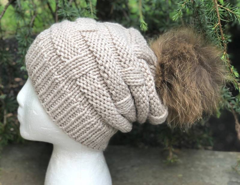 Chunky Slouchy Beanie Pelz Bommelmütze - Alpaka Wollmütze Handgemachte Strickmütze Waschbär Pom Lieferbar Damen Wintermütze von KKHATS