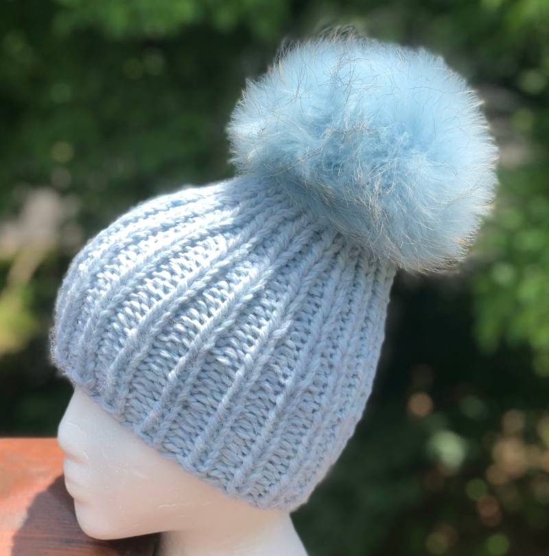 Damen Chunkybeanie Pelz Bommelmütze - 100 % Alpaka Mütze Handgemachte Strickmütze Waschbär Pom Lieferbar Geschenk von KKHATS