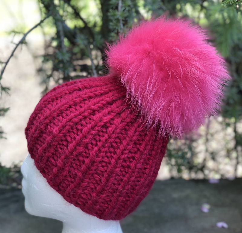Damen Chunkybeanie Pelz Bommelmütze - 100 % Alpaka Mütze Handgemachte Strickmütze Waschbär Pom Lieferbar Geschenk von KKHATS