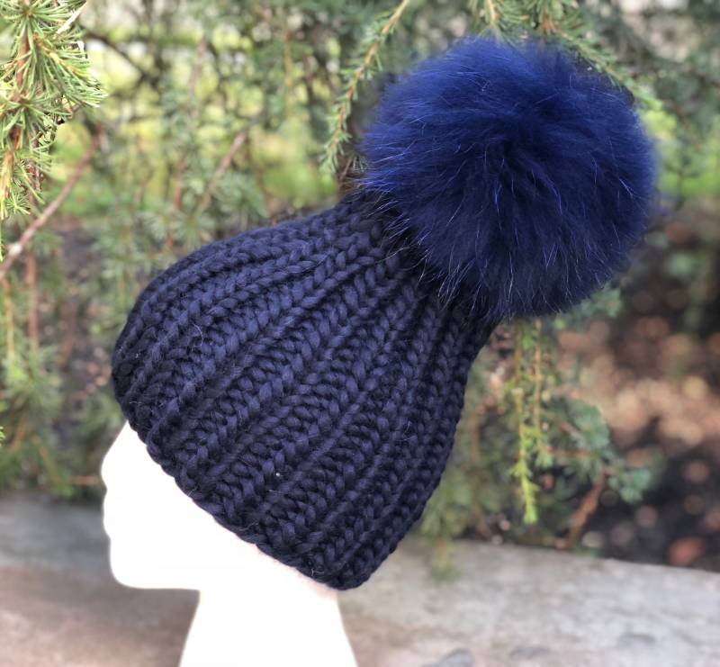 Damen Winter Chunky Beanie Pelz Bommel Wollmütze - 100% Handgemachte Gerippte Strickmütze Fuchs Pom Geschenk von KKHATS