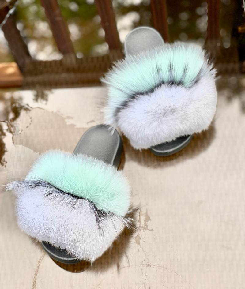 Fuchspelz Folien Sandalen Hausschuhe in Vielen Farben - Mint Hellgrau Grösse 6 von KKHATS