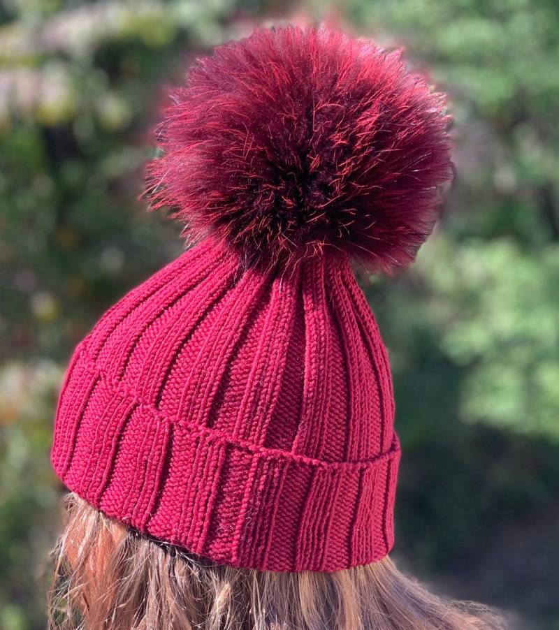 Gerippte Beanie Pelz Bommelmütze - 100 % Wolle Handgemachte Gestrickte Fold Over Mütze Waschbär Pom Lieferbar Damen W von KKHATS