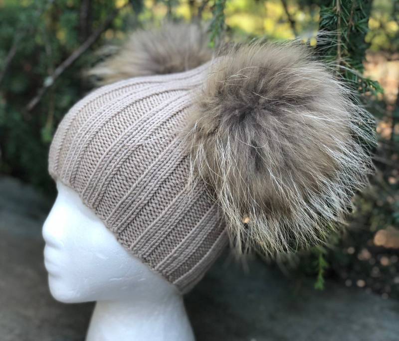 Gerippte Beige Beanie Pelz Bommelmütze - 100 % Wolle Mütze Handgemachte Gestrickte Mimi Doppel Pom Lieferbar Wintermütze von KKHATS