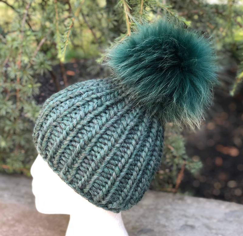 Grobstrick Winter Wolle Beanie Mütze - 100 % Handgemachte Gerippte Strickmütze Waschbär Pom Geschenk von KKHATS
