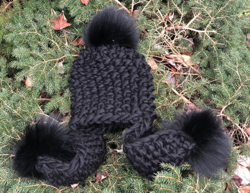 Schwarze Chunky Wolle Beanie Pelz Pom Pom-Trapper Hut-100% Wollmütze - Handgemachte Strickmütze Aviator-Lange Ohren-Frauen/Kinder von KKHATS