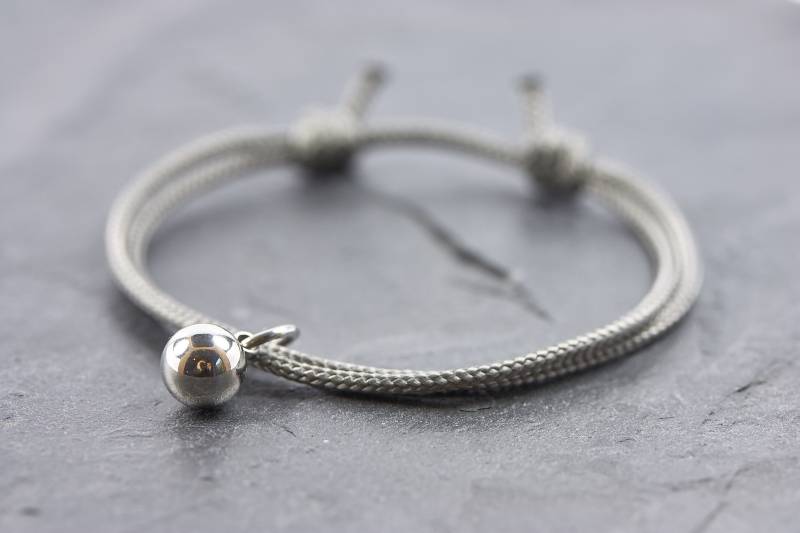 Armband Kugel Vegan Unisex Segeltau Freundschaftsarmband Partnerarmband Grau Glücksarmband Gift von KLAPPERGLAS