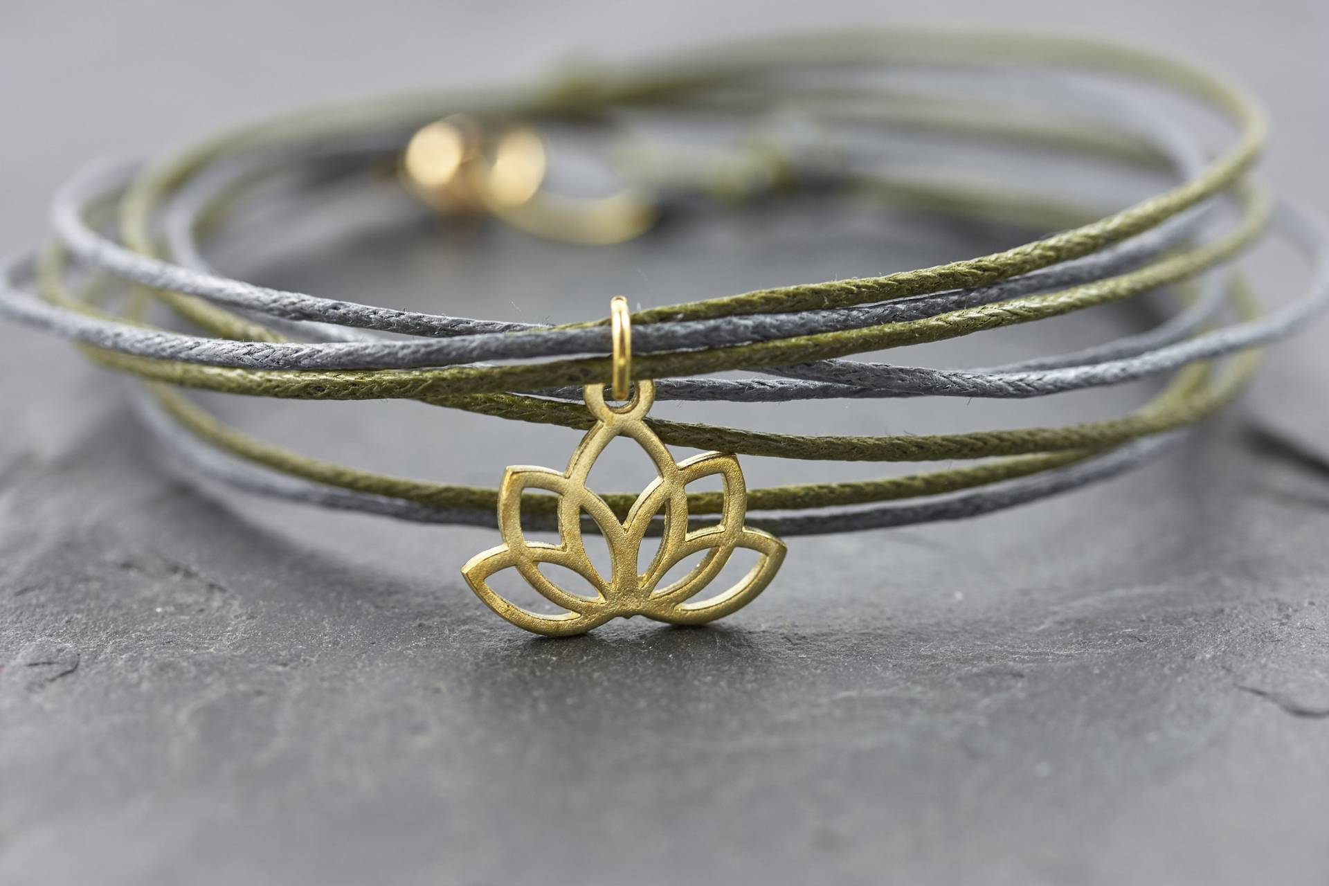 Lotus-Armband Für Yoga - Geburtstagsgeschenk Frauen Spiritueller Schmuck Handgefertigtes Yoga-Armband Mit Lotus-Symbol Lotus-Armband Für Yoga - Geburtstagsgeschenk Frauen Spiritueller Schmuck Handgefertigtes Yoga-Armband Mit Lotus-Symbol von KLAPPERGLAS