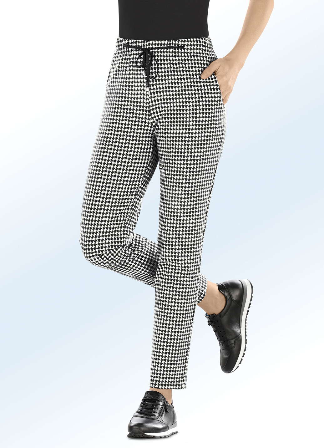 Hose im aktuellen Joggpant-Style, Schwarz-Ecru, Größe 20 von KLAUS MODELLE