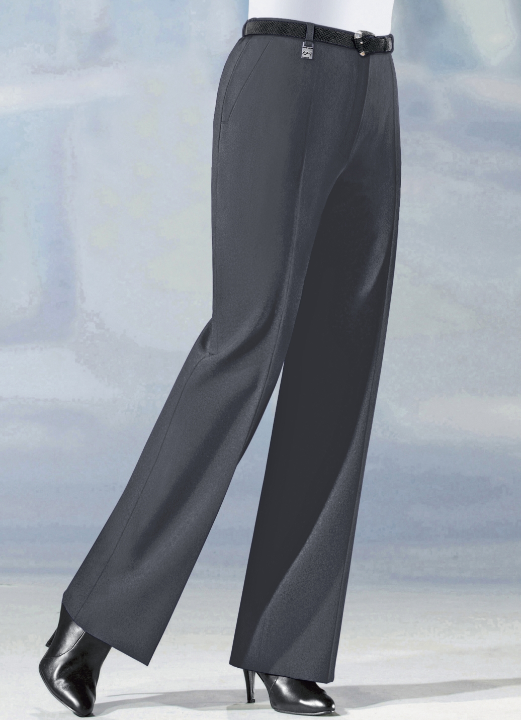 Hose in angesagter Marlene-Form in 6 Farben, Dunkelgrau, Größe 20 Hose in angesagter Marlene-Form in 6 Farben, Dunkelgrau, Größe 20 von KLAUS MODELLE