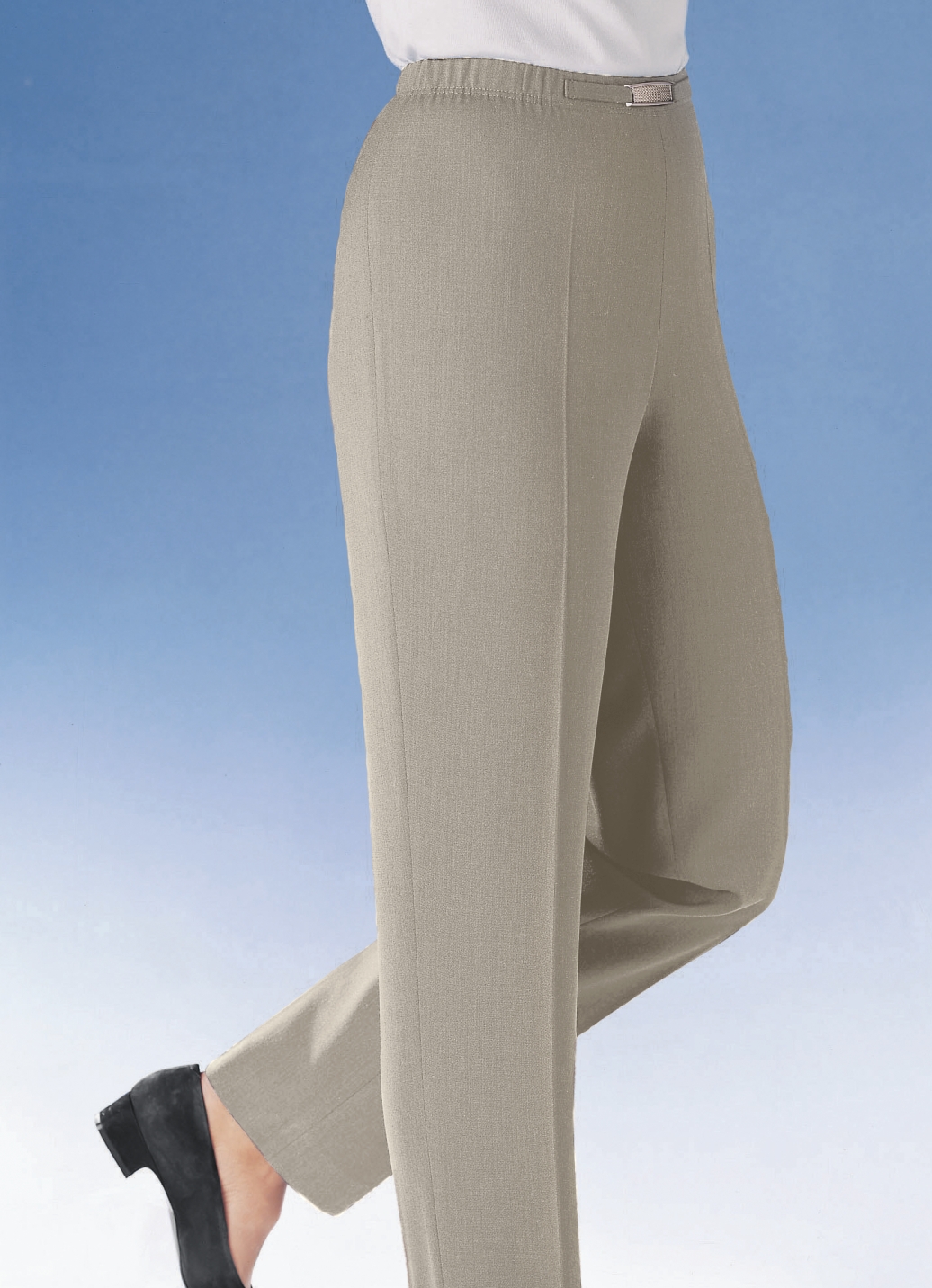 Hose mit Metallzier am Bund in 8 Farben, Sand Meliert, Größe 245 Hose mit Metallzier am Bund in 8 Farben, Sand Meliert, Größe 245 von KLAUS MODELLE