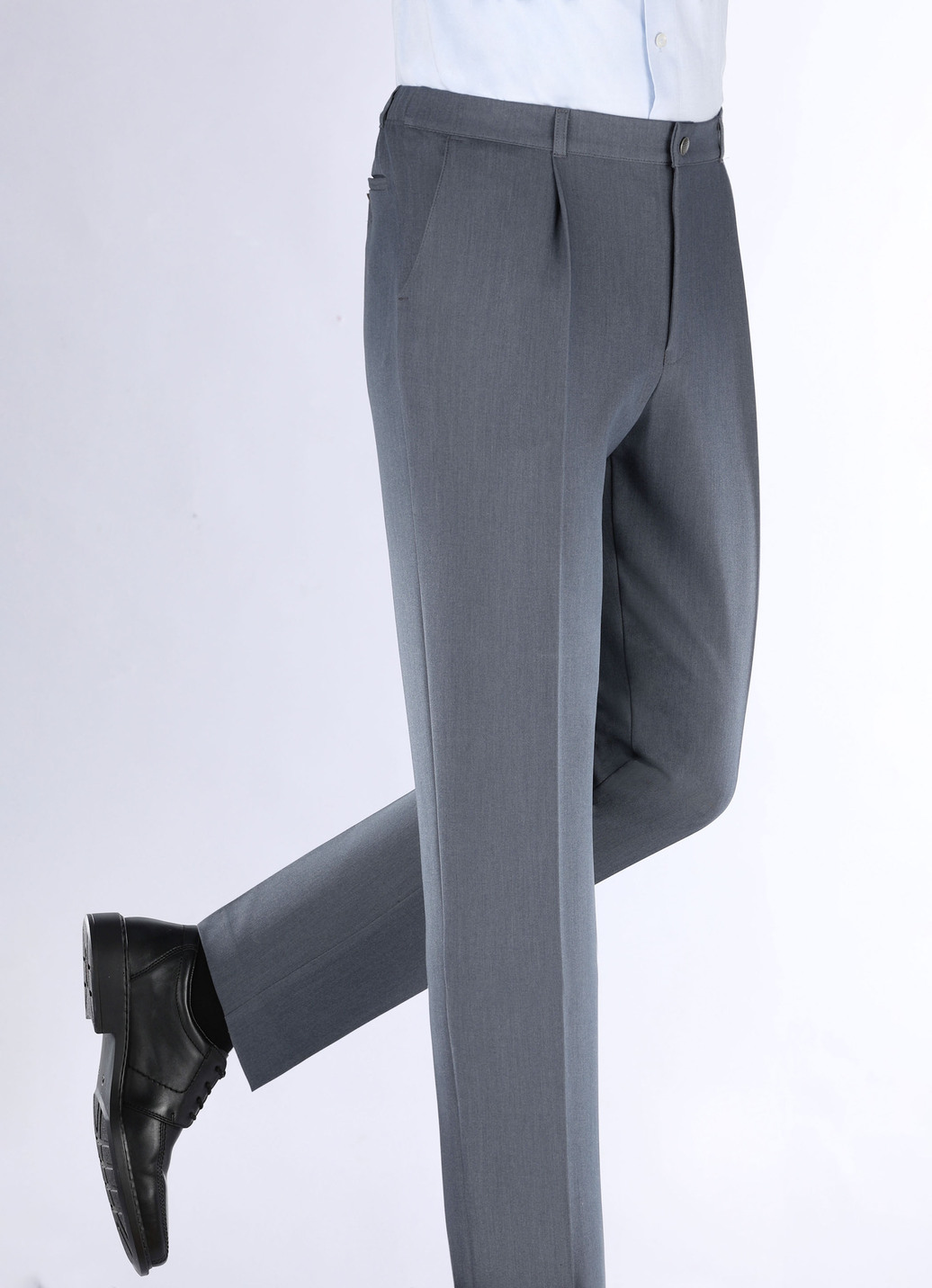 "Klaus Modelle"-Hose mit Bundfalten in 3 Farben, Rauchblau Meliert, Größe 26 "Klaus Modelle"-Hose mit Bundfalten in 3 Farben, Rauchblau Meliert, Größe 26 von KLAUS MODELLE