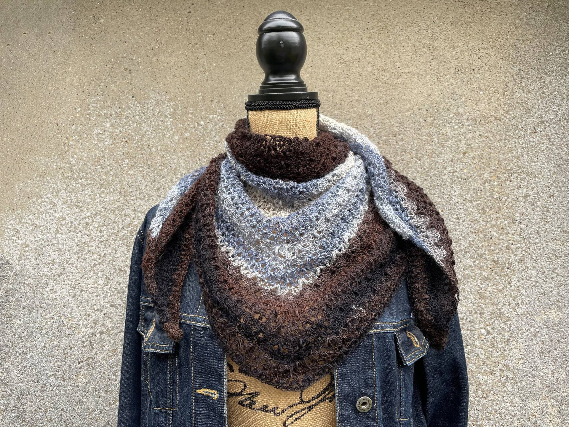 Wunderschönes Selbstgehäkeltes Farbverlaufsdreieckstuch "Cloud-Soft" Aus 100% Wolle von KLCasaVariopinto