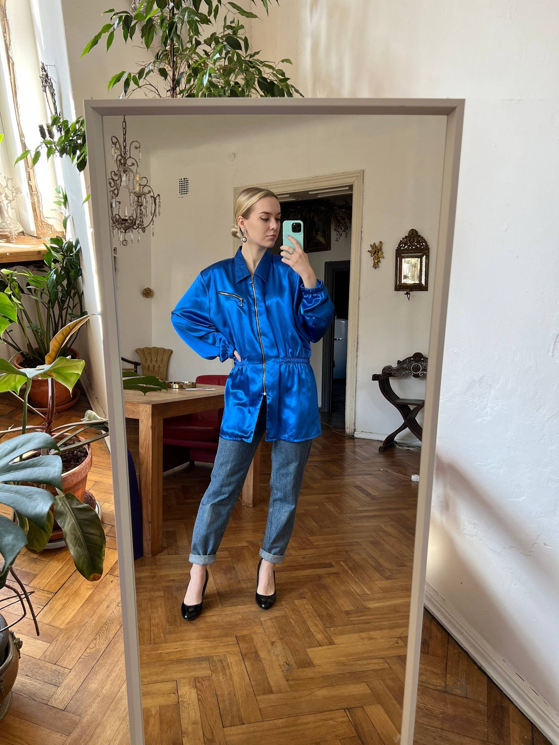 Vintage Blaue Satin Lange Bluse, Blau Seidige Jacke von KLEMvintage