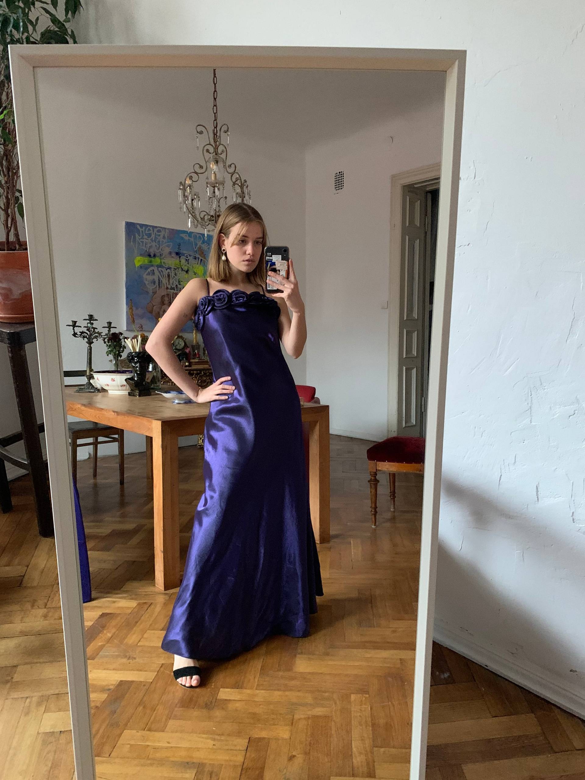 Vintage Lila Seidiges Maxikleid, Langes Ärmelloses Abendkleid von KLEMvintage