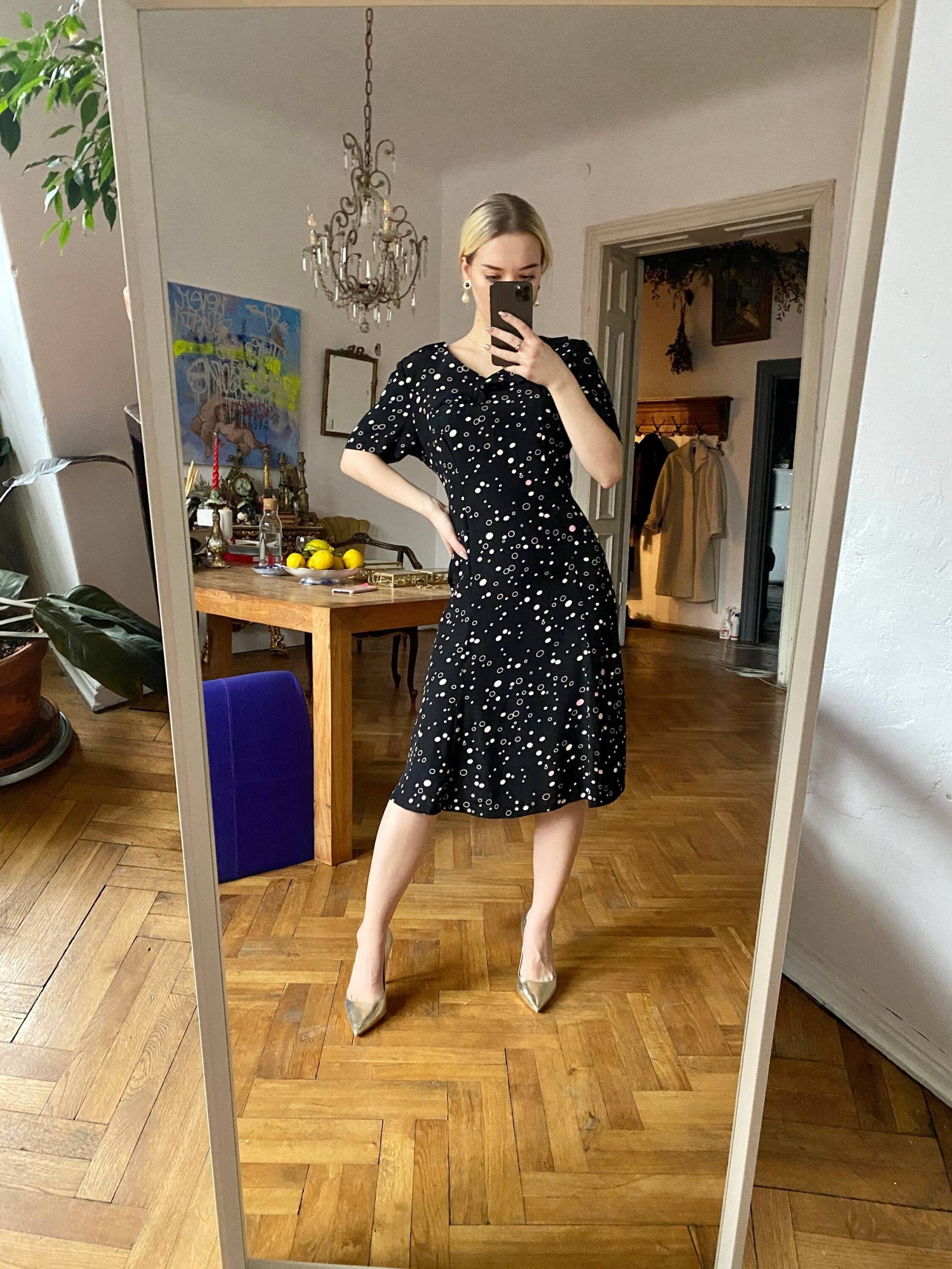 Vintage Schwarzes Kurzärmeliges Midi Kleid von KLEMvintage